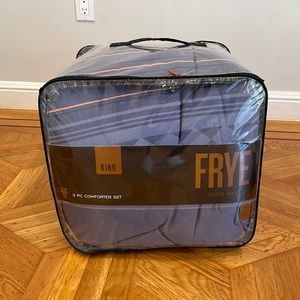 Frye 3 piece bedding King size Comforter set